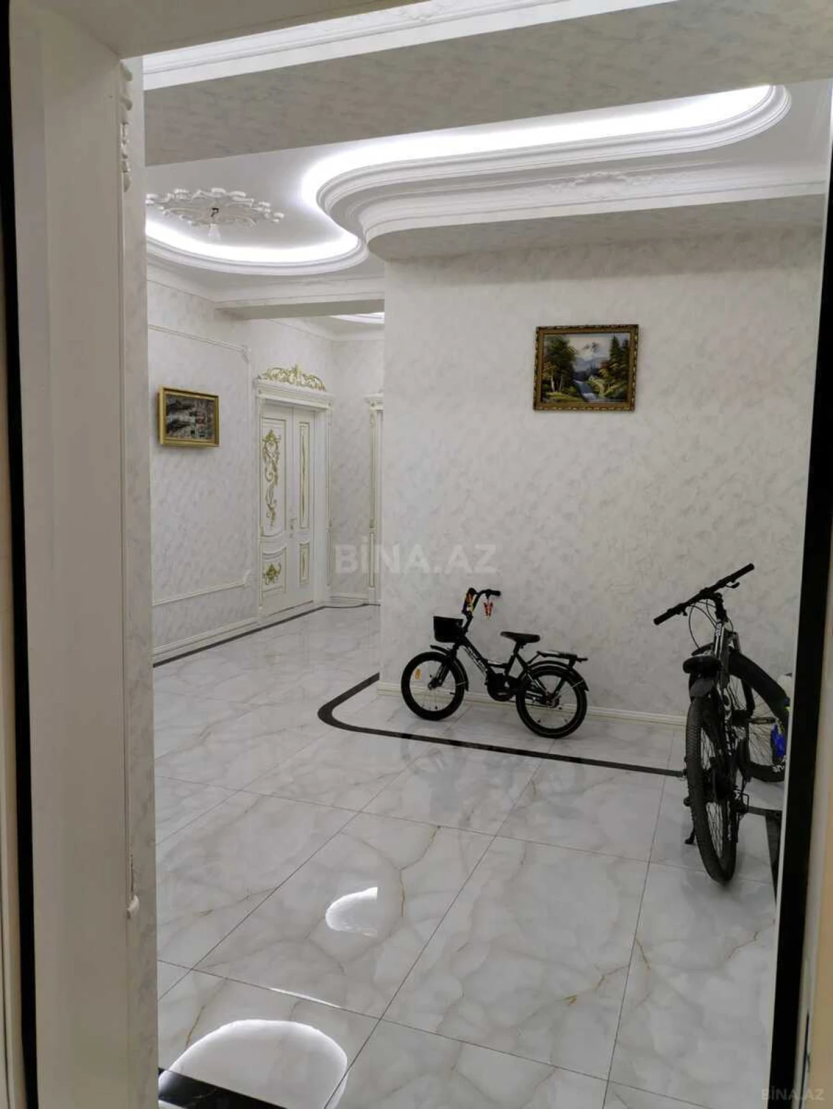 Satılır 3 otaqlı mənzil 142 m²