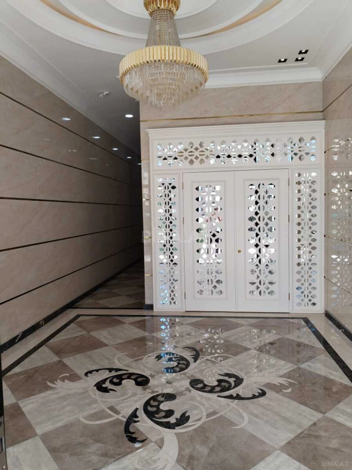Satılır 3 otaqlı mənzil 142 m²