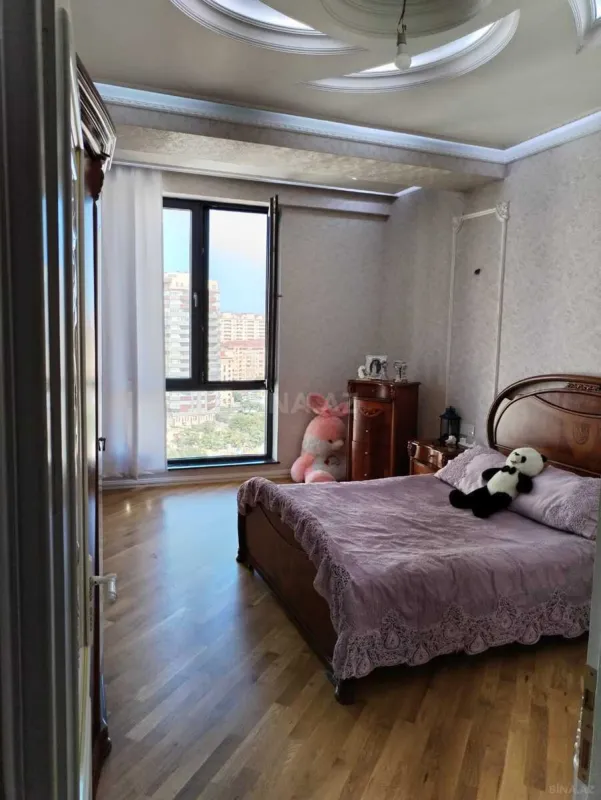 Satılır 3 otaqlı mənzil 142 m²