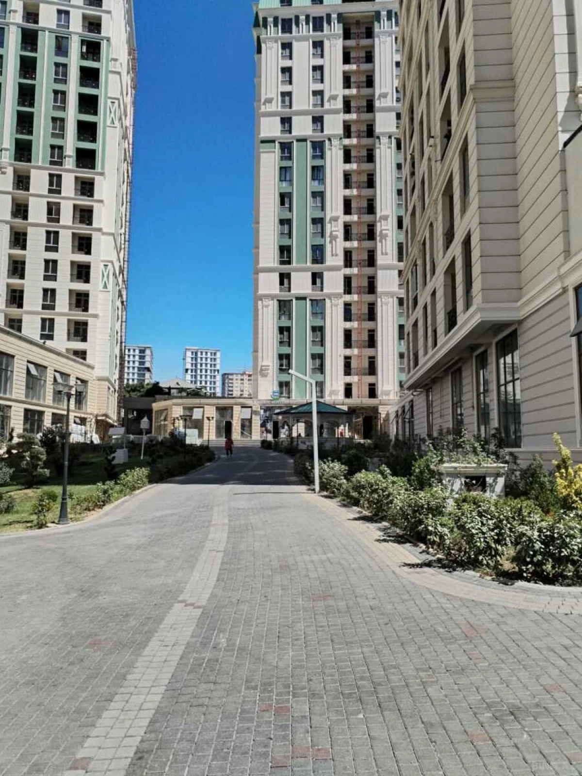 Satılır 3 otaqlı mənzil 142 m²