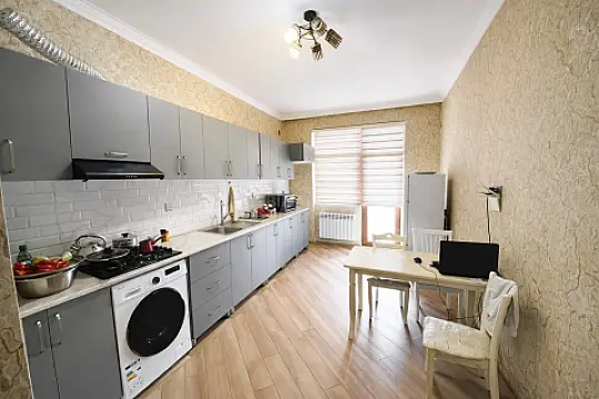 Satılır 2 otaqlı mənzil 104 m²