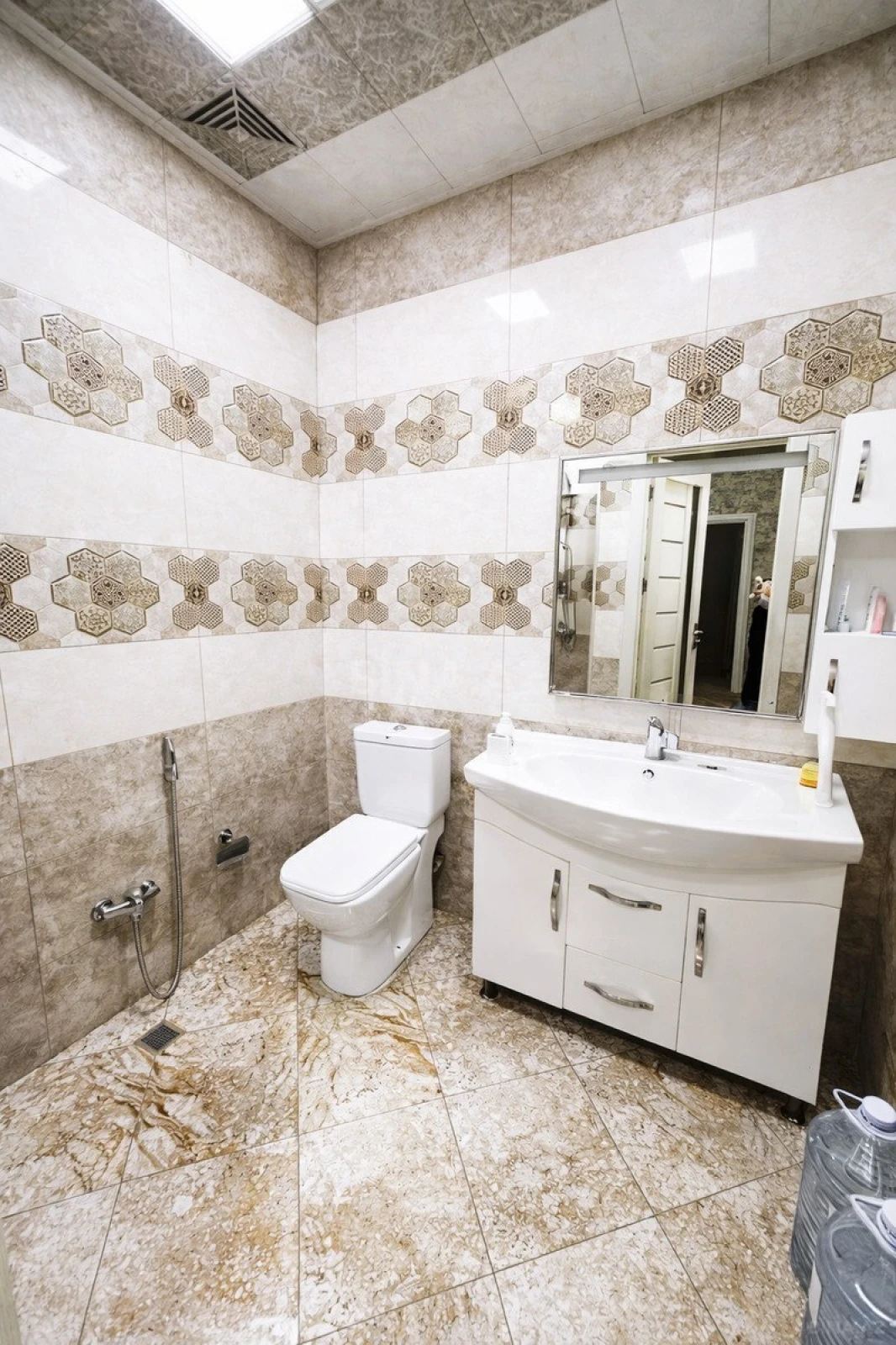 Satılır 2 otaqlı mənzil 104 m²