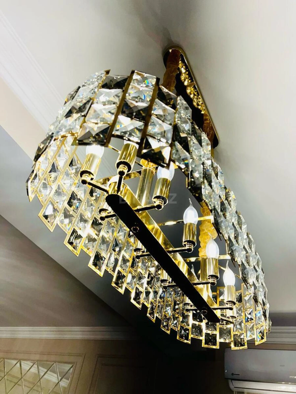 Satılır 4 otaqlı mənzil 134 m²