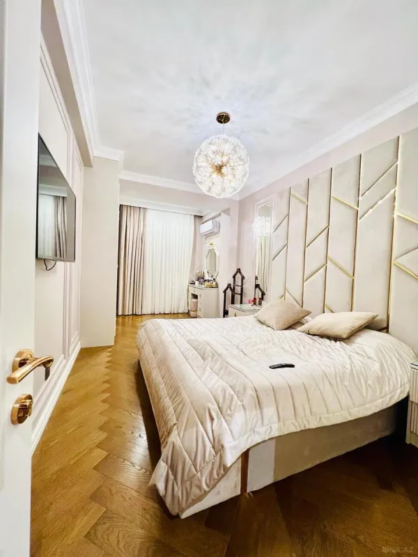 Satılır 4 otaqlı mənzil 134 m²