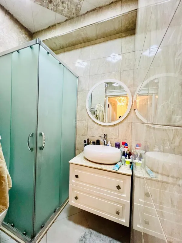 Satılır 4 otaqlı mənzil 134 m²