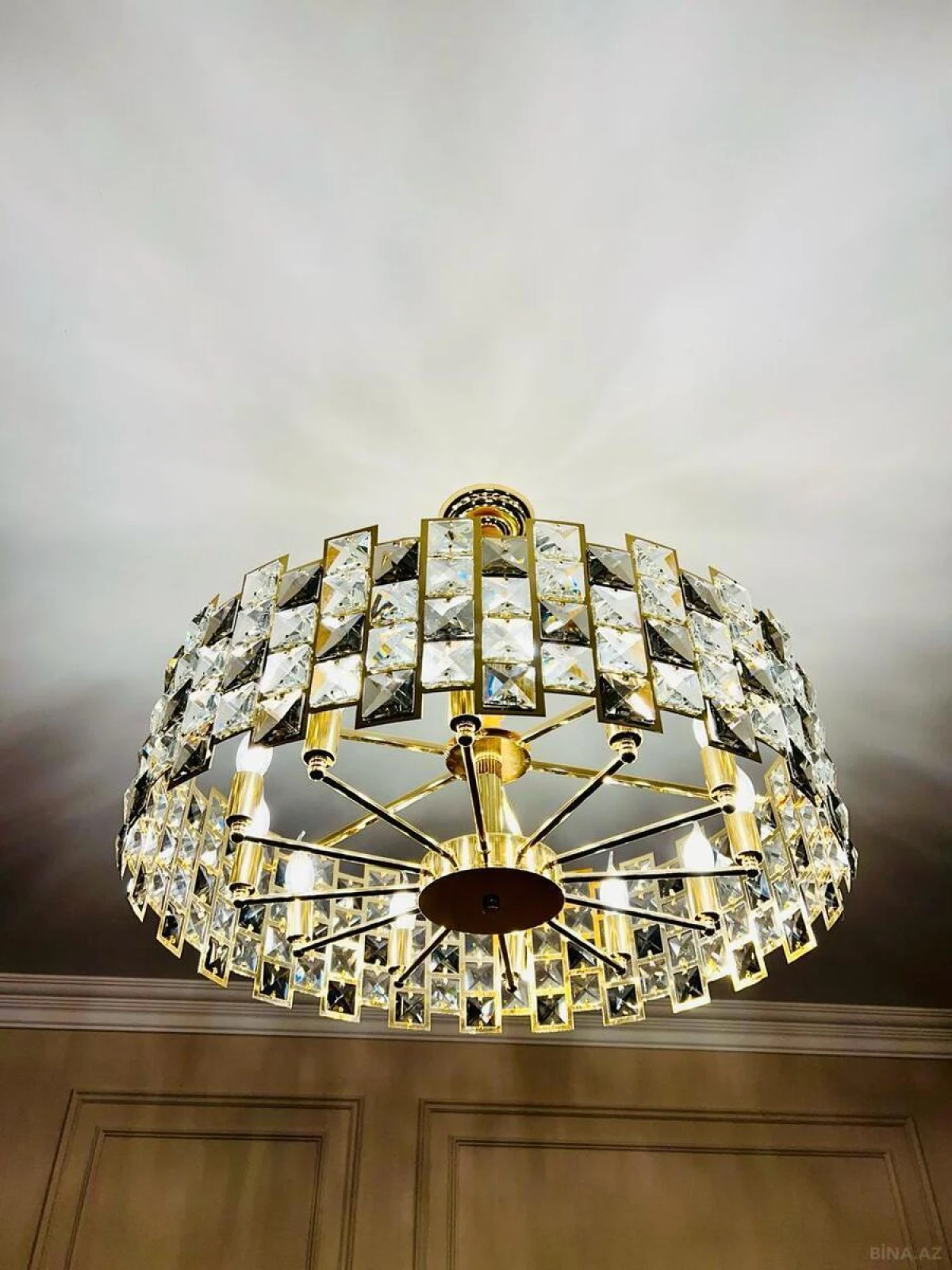 Satılır 4 otaqlı mənzil 134 m²