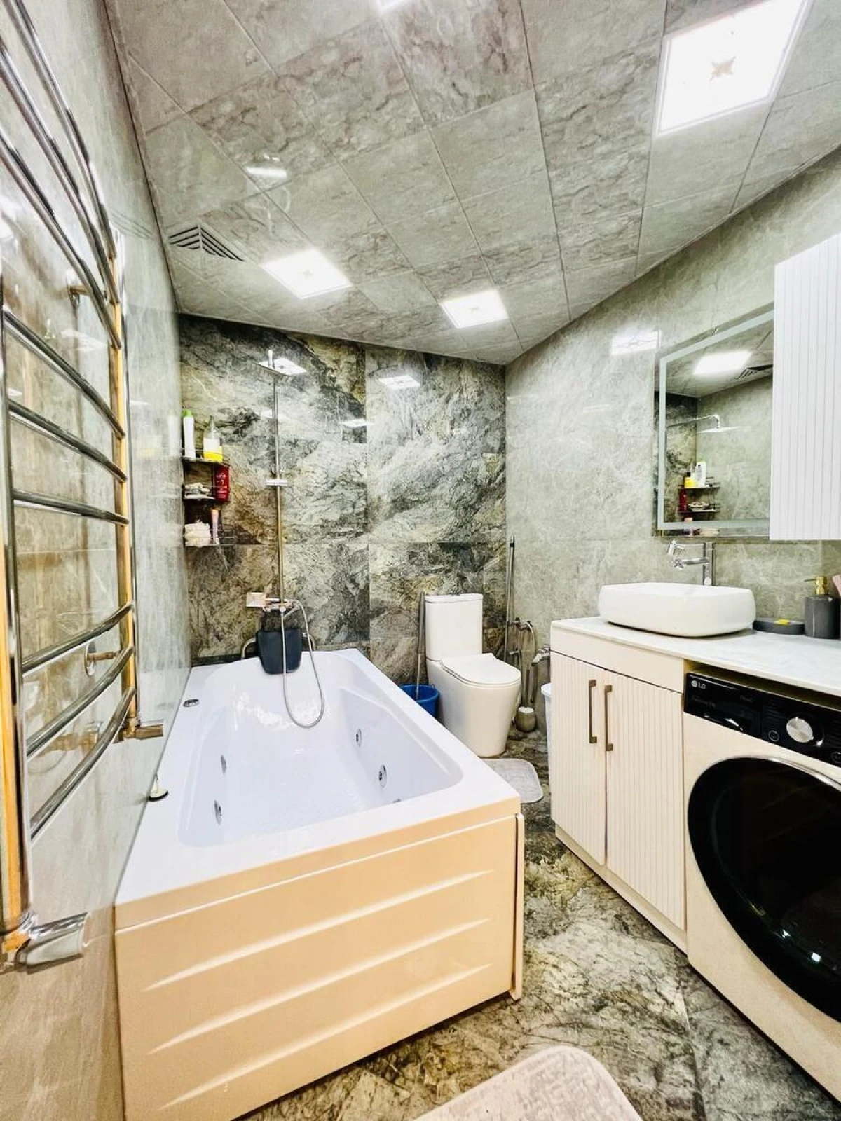 Satılır 4 otaqlı mənzil 134 m²