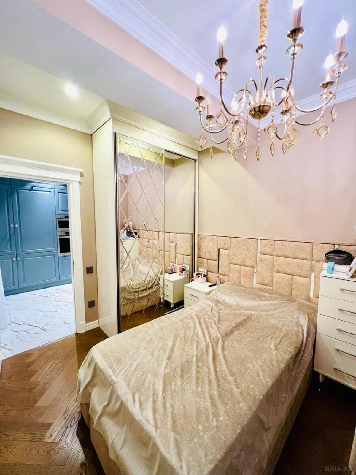 Satılır 4 otaqlı mənzil 134 m²