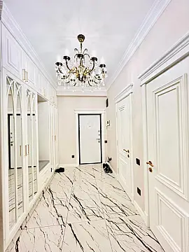 Satılır 4 otaqlı mənzil 134 m²