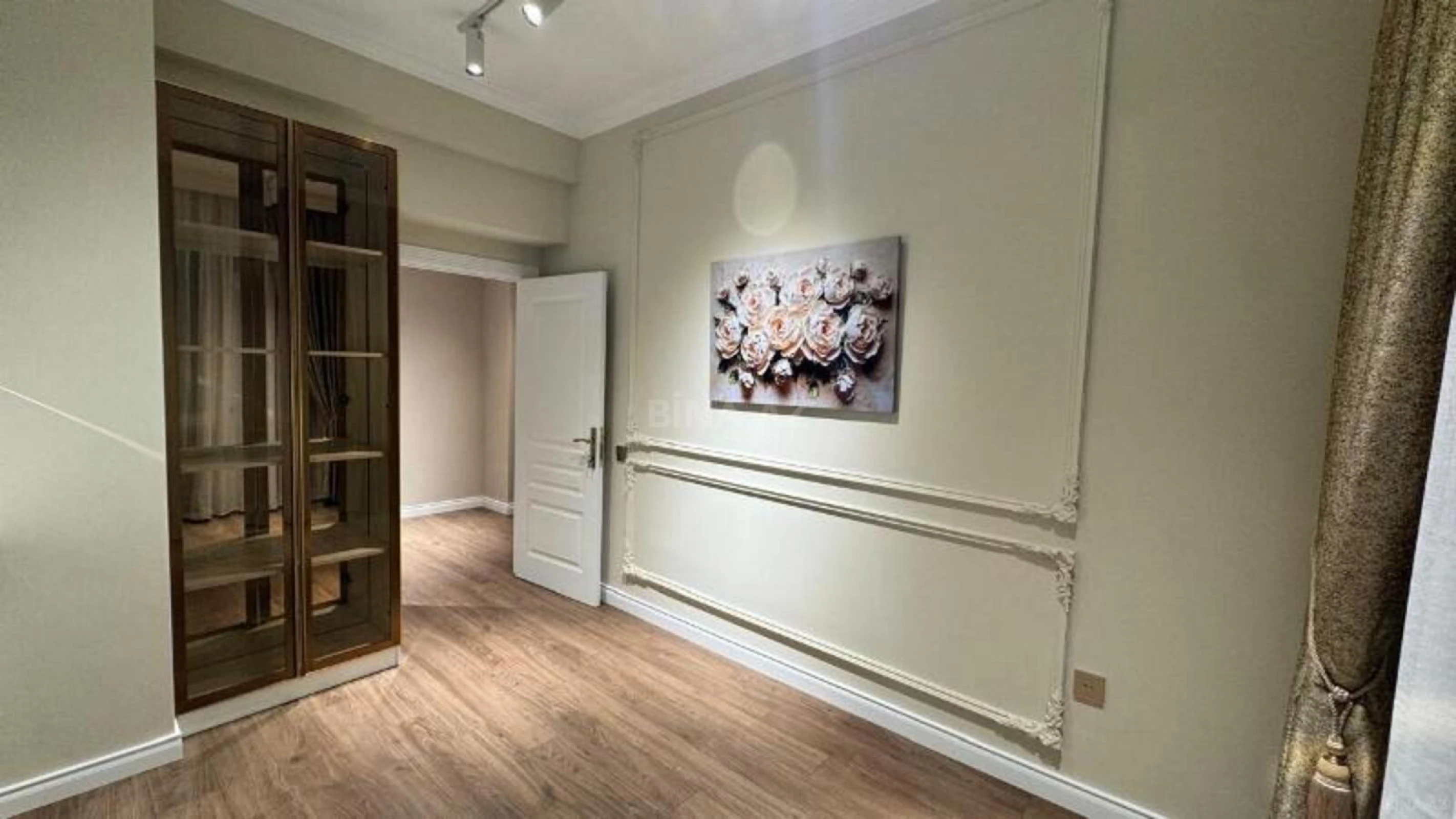 Satılır 2 otaqlı mənzil 77 m²