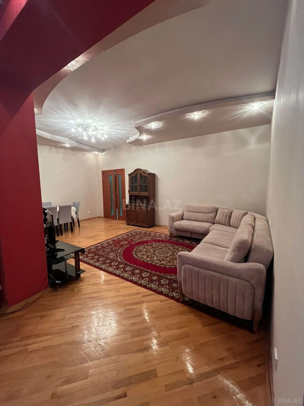 Kirayə verilir 3 otaqlı mənzil 130 m²
