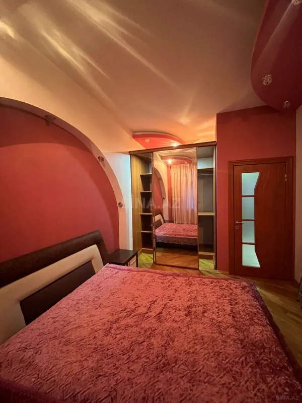 Kirayə verilir 3 otaqlı mənzil 130 m²