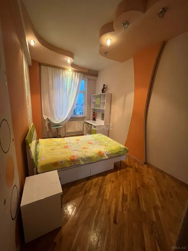 Kirayə verilir 3 otaqlı mənzil 130 m²