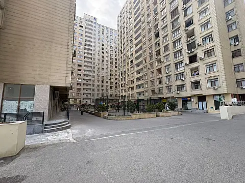 Satılır 2 otaqlı mənzil 70 m² — Bakı, İnşaatçılar 2 otaq 70.00 m²