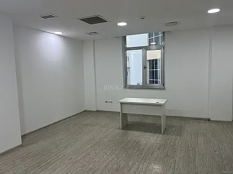 Kirayə verilir 1 otaqlı ofis 40 m²