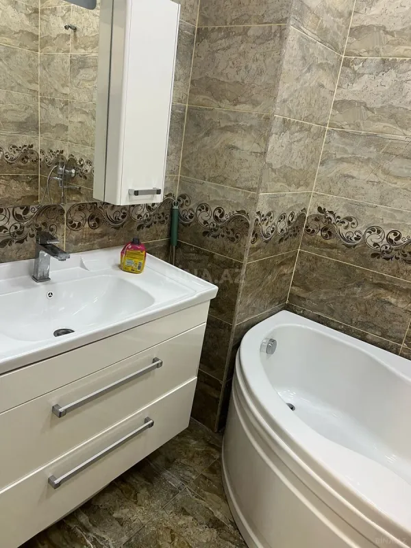 Kirayə verilir 2 otaqlı mənzil 80 m²