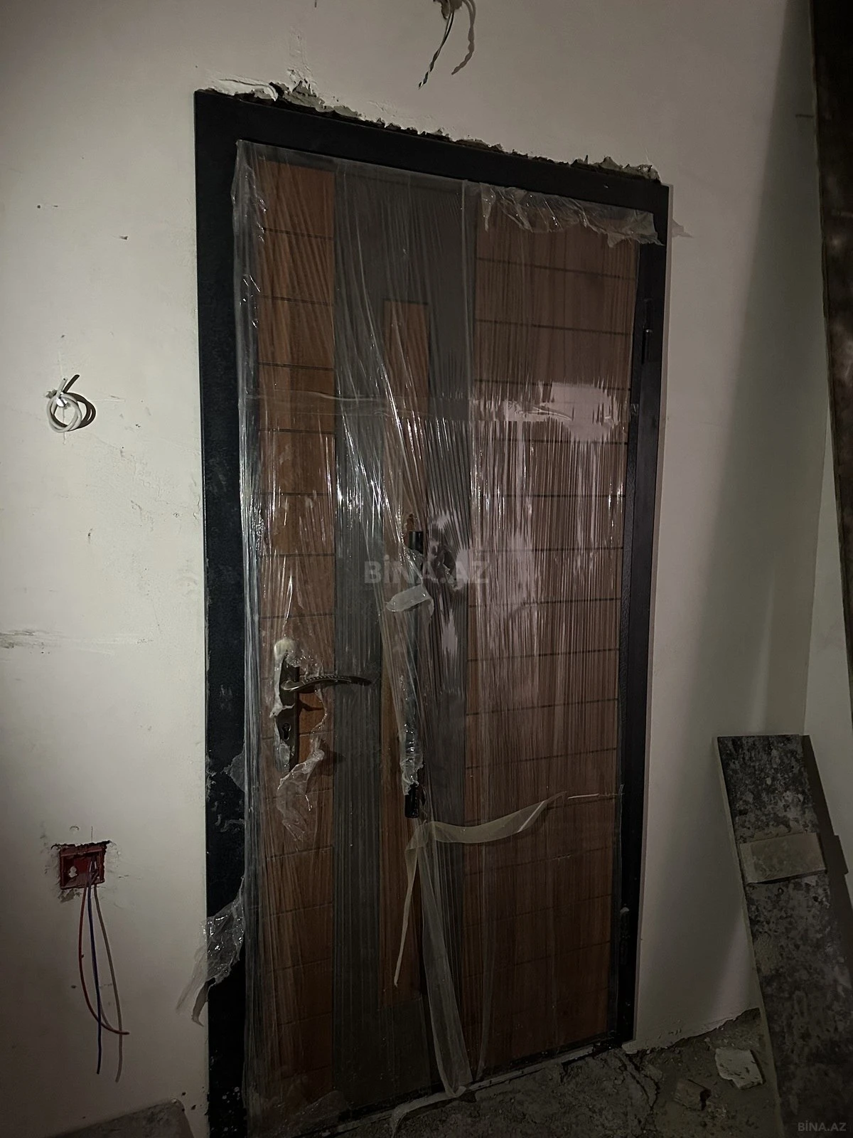 Satılır 3 otaqlı mənzil 130.5 m²