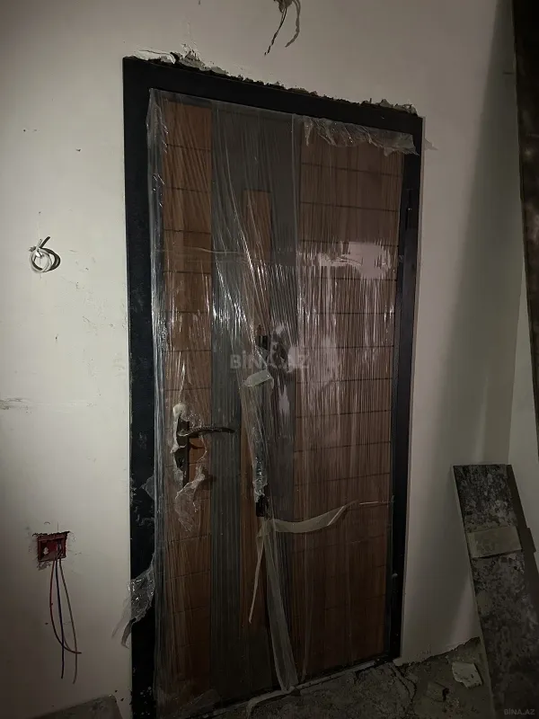 Satılır 3 otaqlı mənzil 130.5 m²