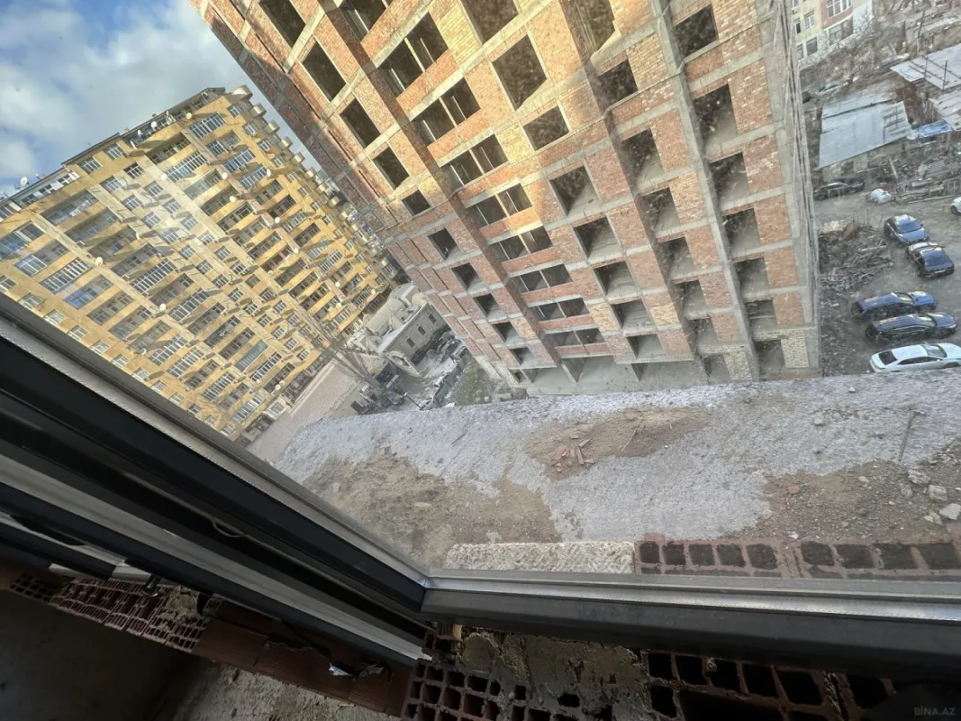 Satılır 3 otaqlı mənzil 130.5 m²