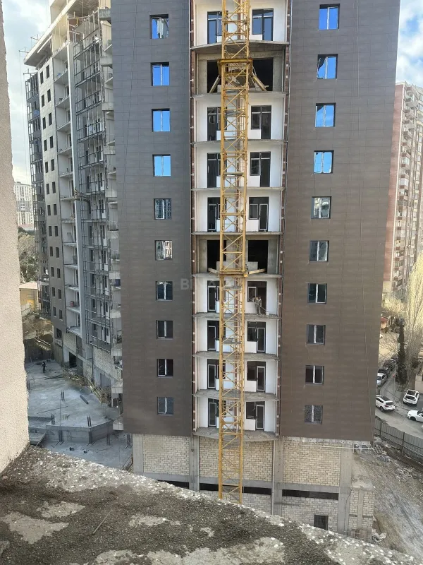 Satılır 3 otaqlı mənzil 130.5 m²