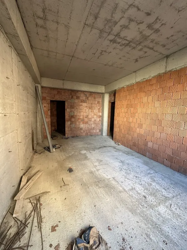 Satılır 3 otaqlı mənzil 130.5 m²