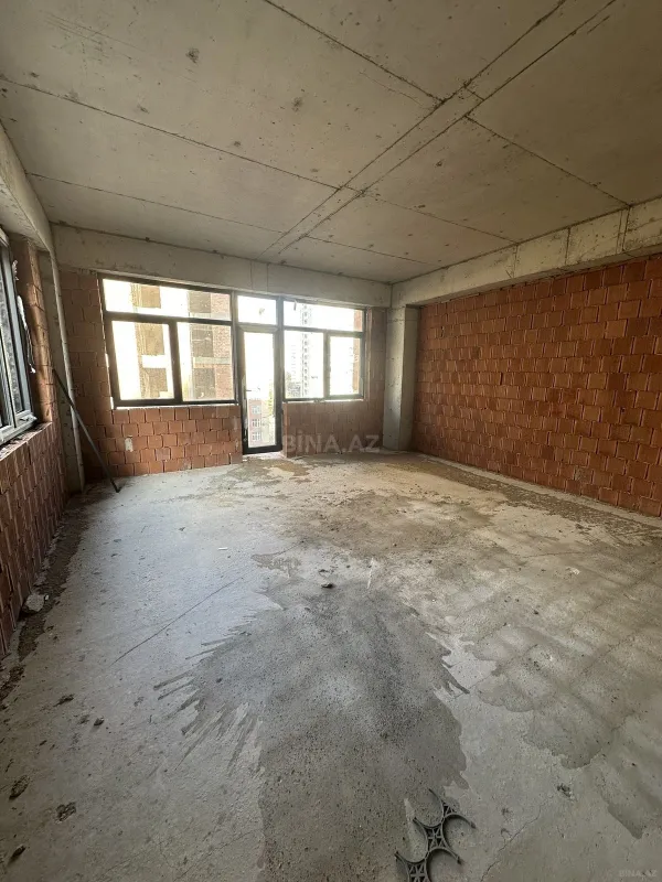 Satılır 3 otaqlı mənzil 130.5 m²