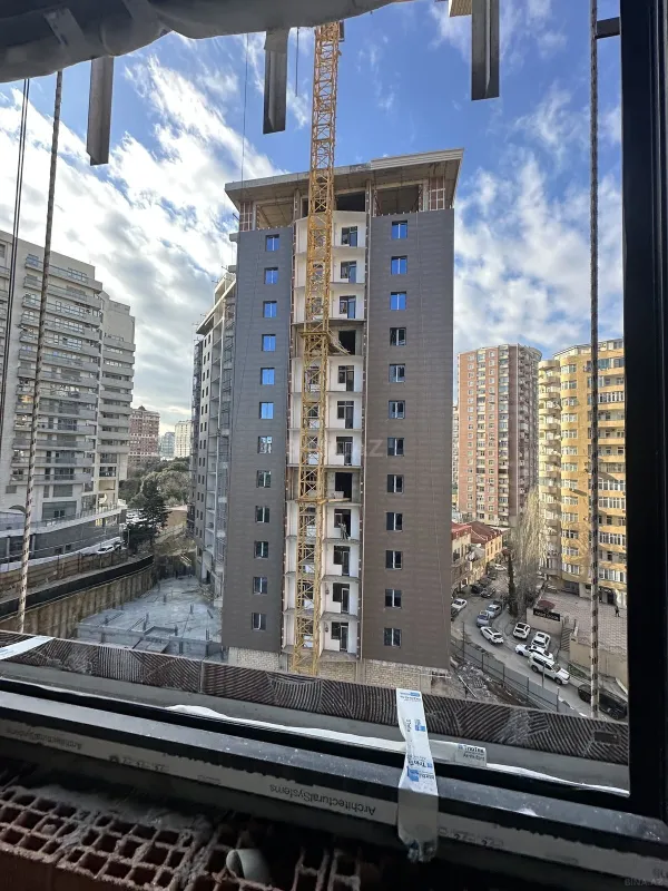 Satılır 3 otaqlı mənzil 130.5 m²