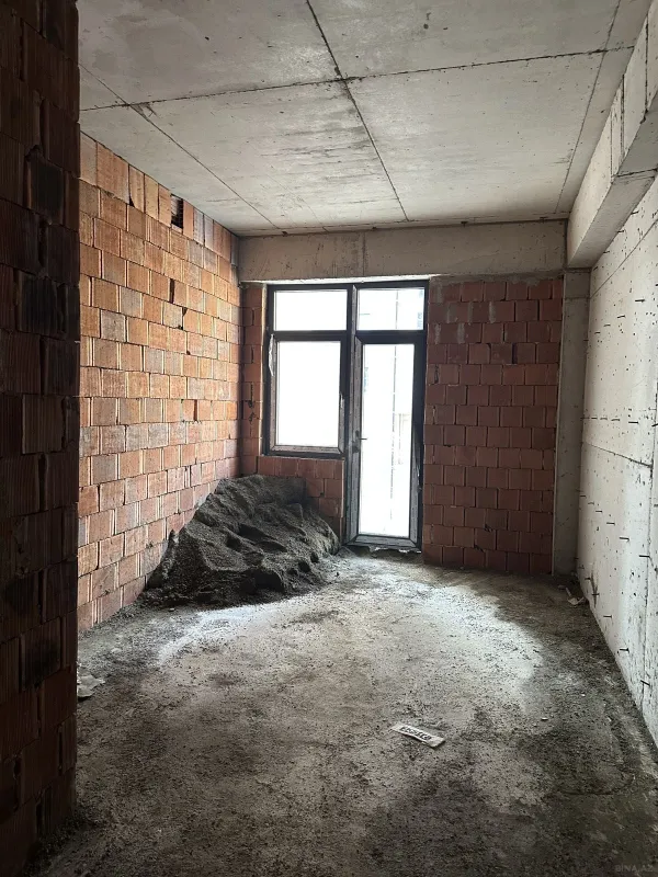 Satılır 3 otaqlı mənzil 130.5 m²