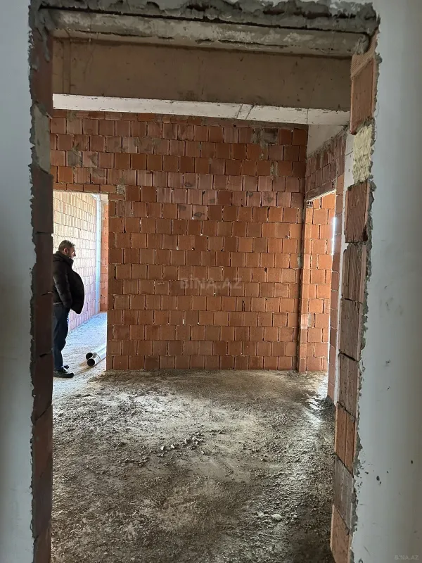 Satılır 3 otaqlı mənzil 130.5 m²