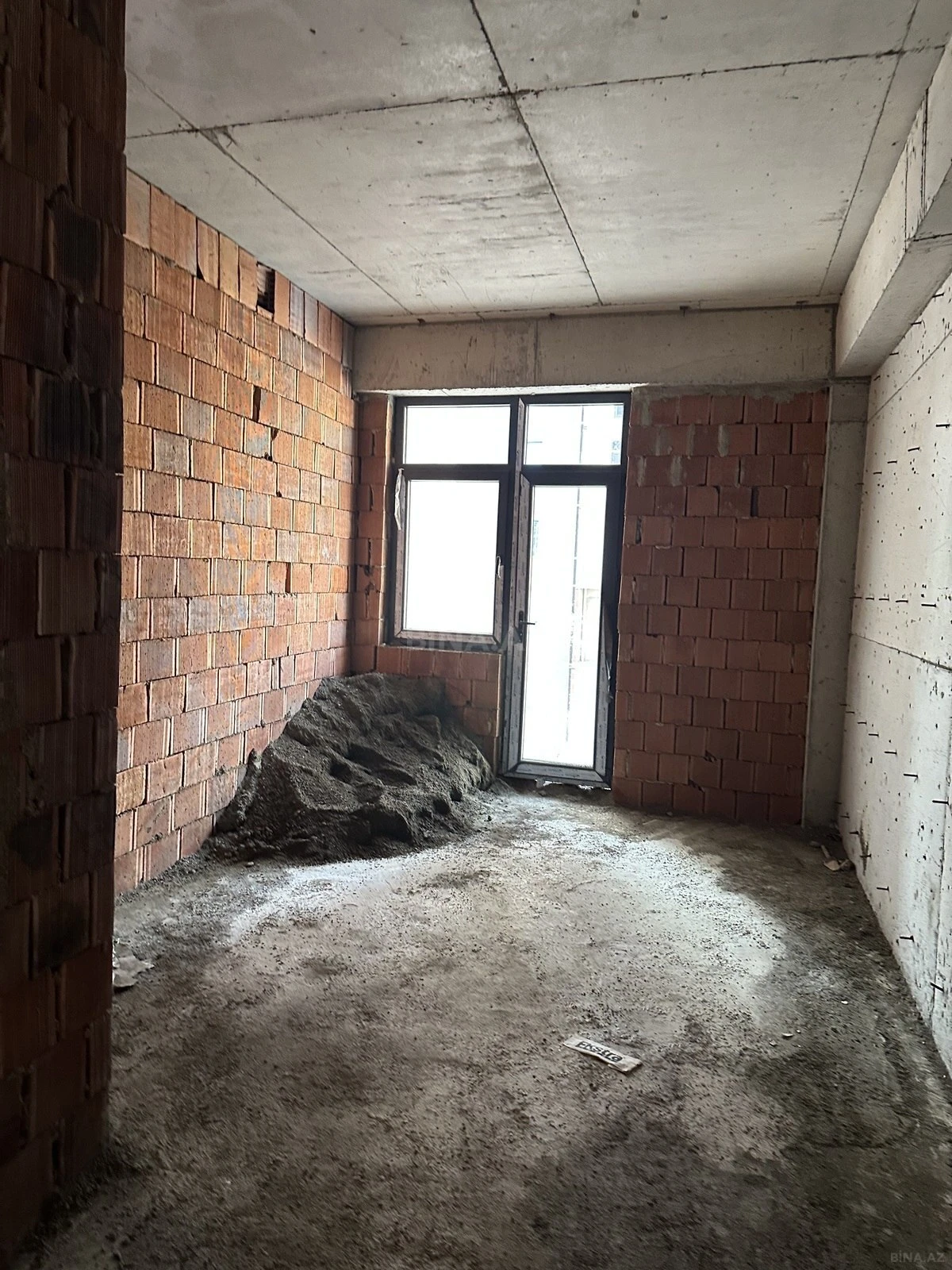 Satılır 3 otaqlı mənzil 130.5 m²