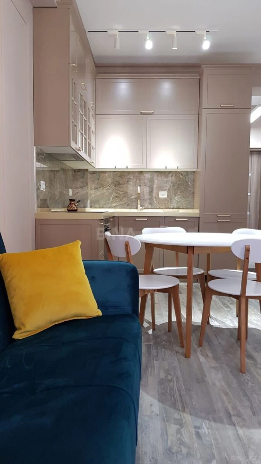 Kirayə verilir 2 otaqlı mənzil 65 m²