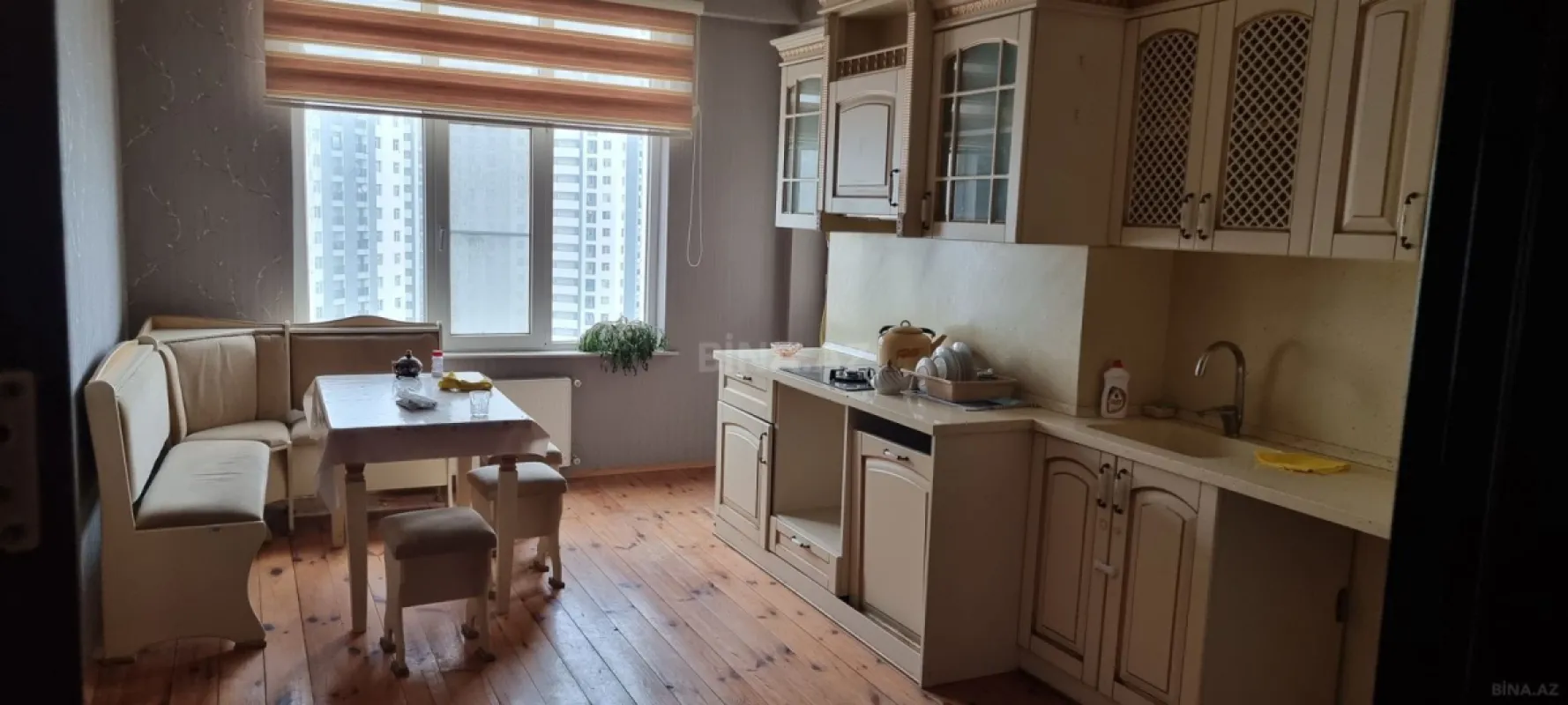 Satılır 2 otaqlı mənzil 98 m²