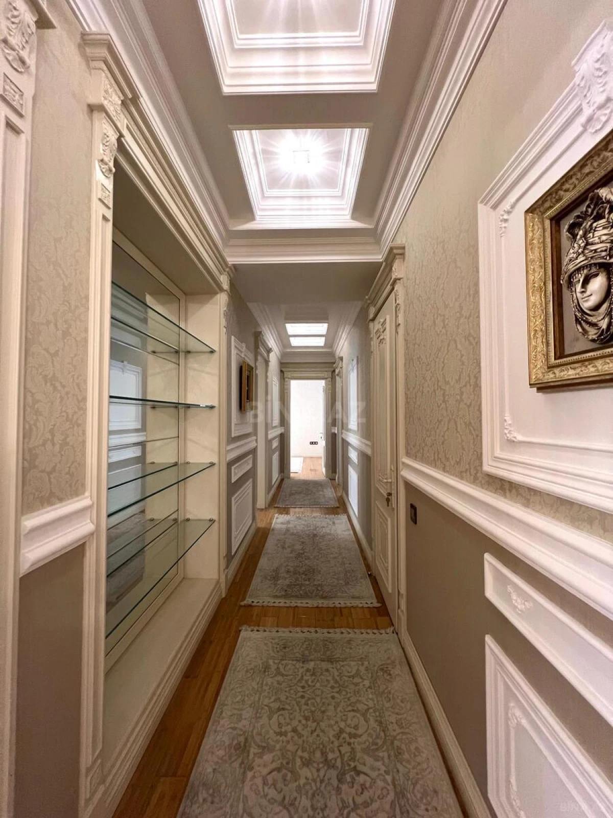 Satılır 4 otaqlı mənzil 240 m²