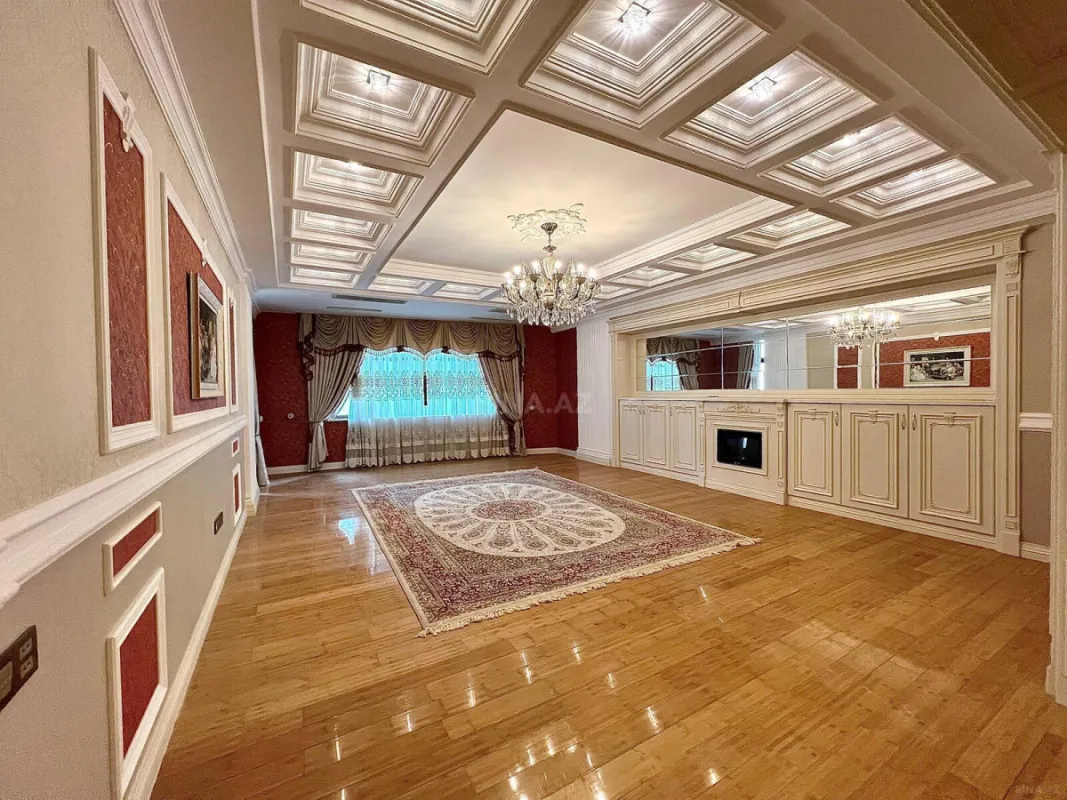 Satılır 4 otaqlı mənzil 240 m²