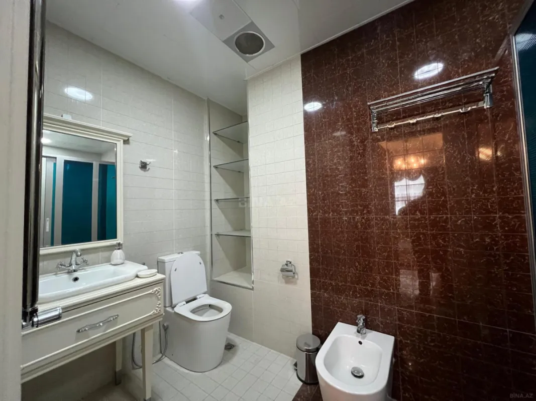 Satılır 4 otaqlı mənzil 240 m²