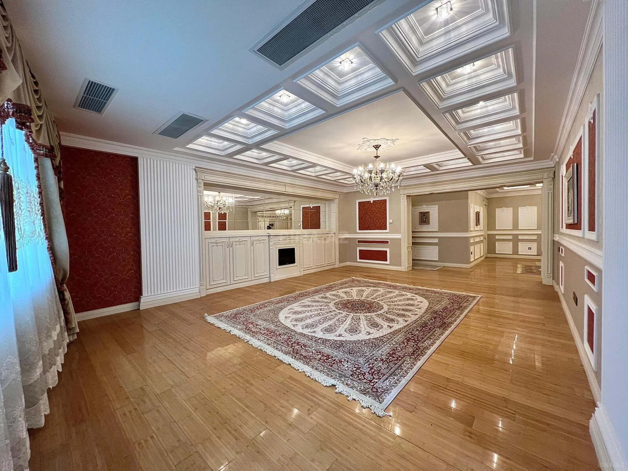 Satılır 4 otaqlı mənzil 240 m²