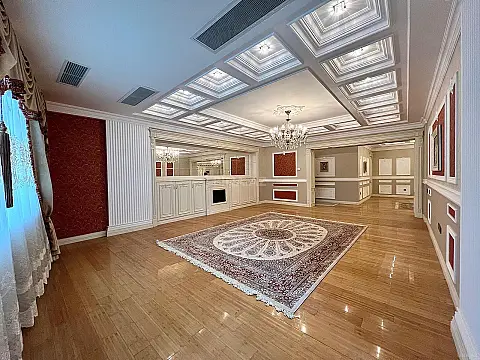 Satılır 4 otaqlı mənzil 240 m²