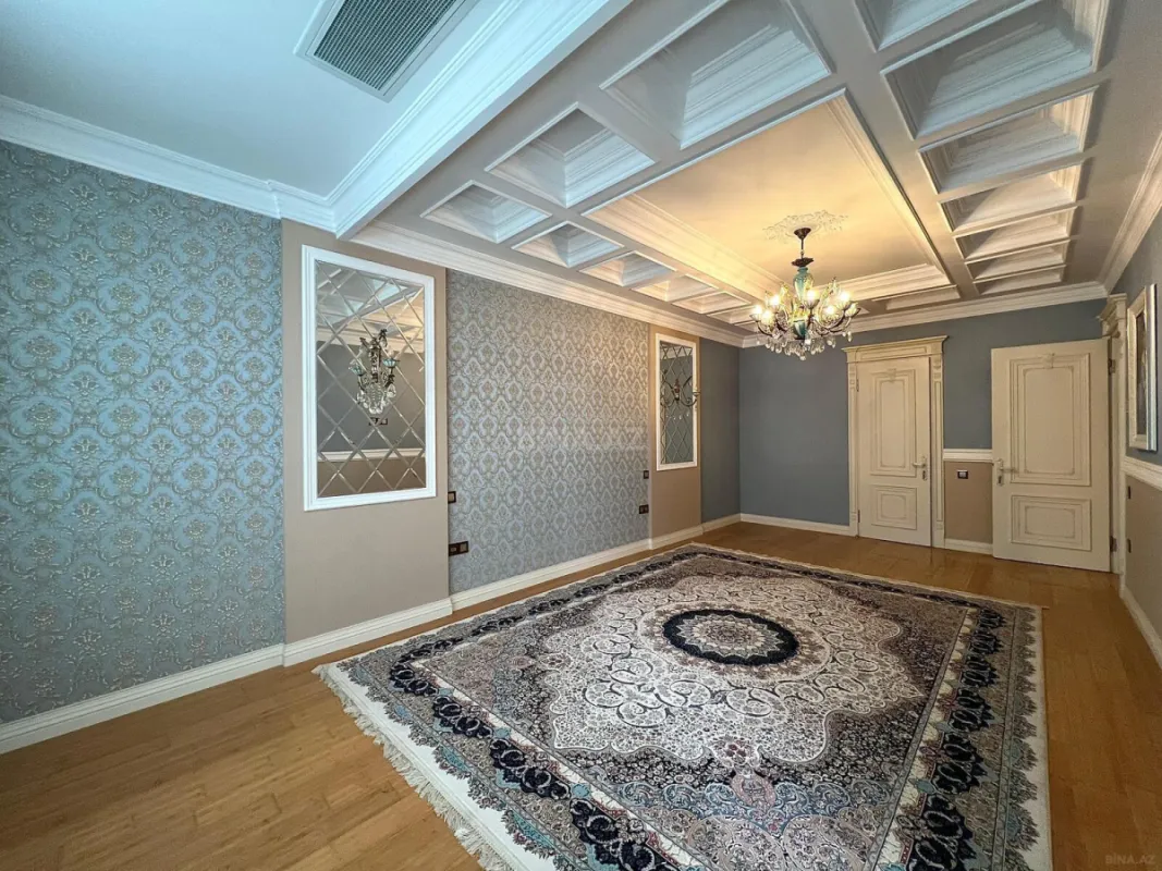 Satılır 4 otaqlı mənzil 240 m²