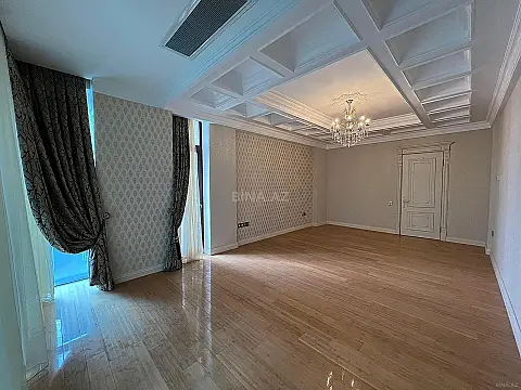 Satılır 4 otaqlı mənzil 240 m²