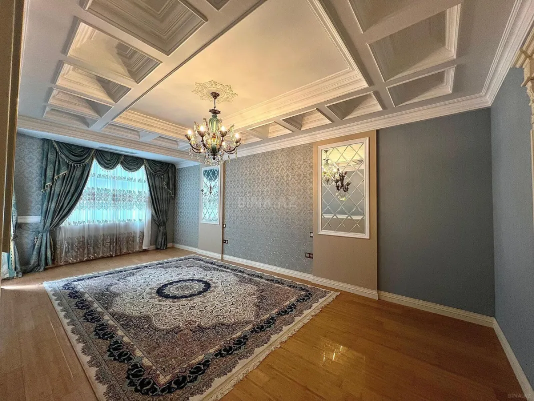 Satılır 4 otaqlı mənzil 240 m²