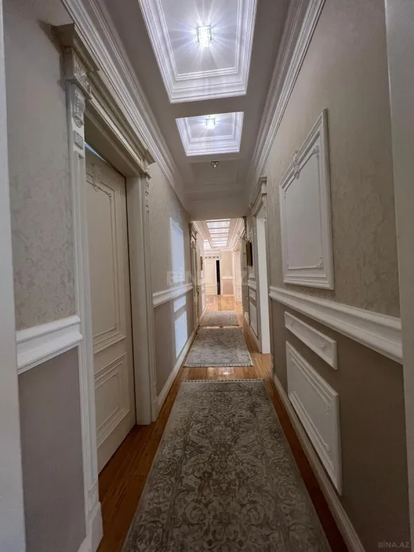 Satılır 4 otaqlı mənzil 240 m²