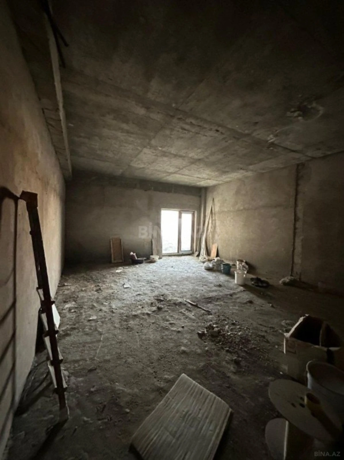 Satılır 4 otaqlı mənzil 300 m²