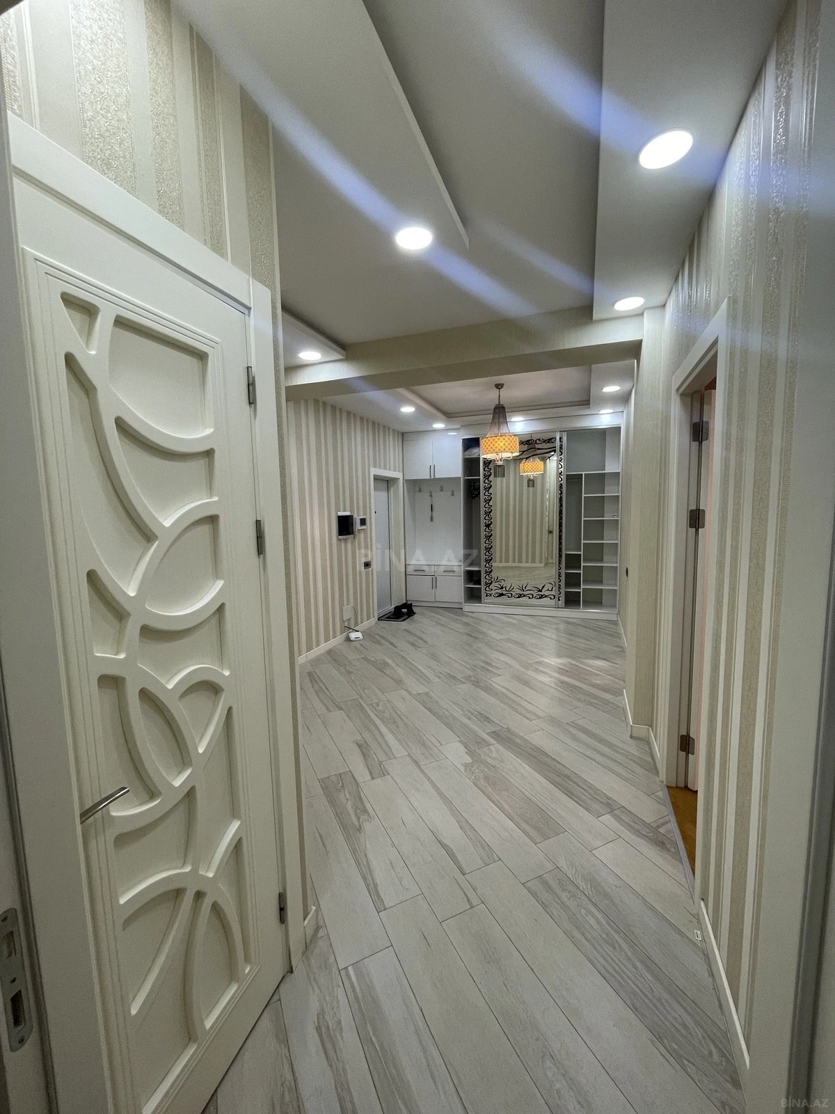 Kirayə verilir 2 otaqlı mənzil 120 m²