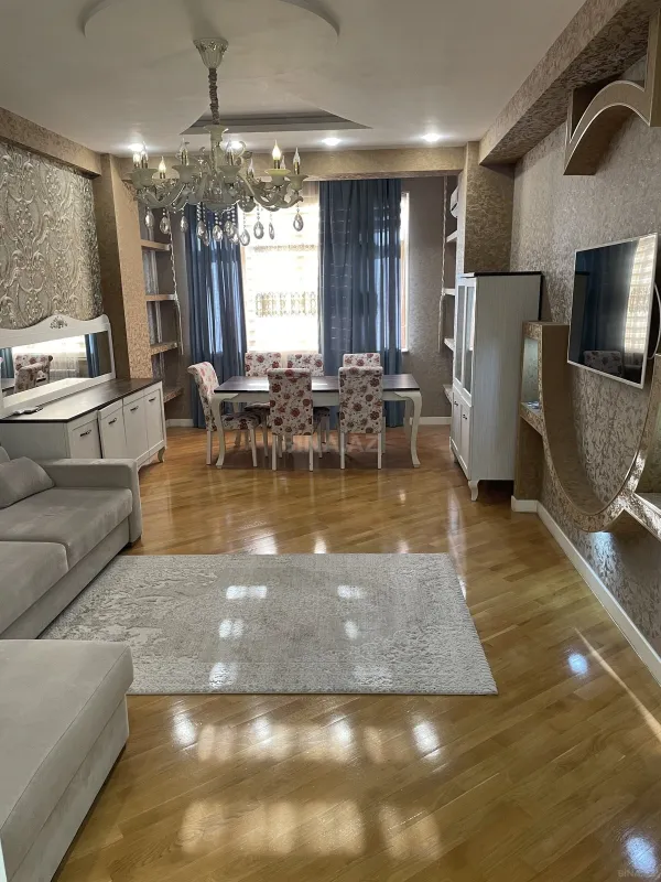 Kirayə verilir 2 otaqlı mənzil 120 m²