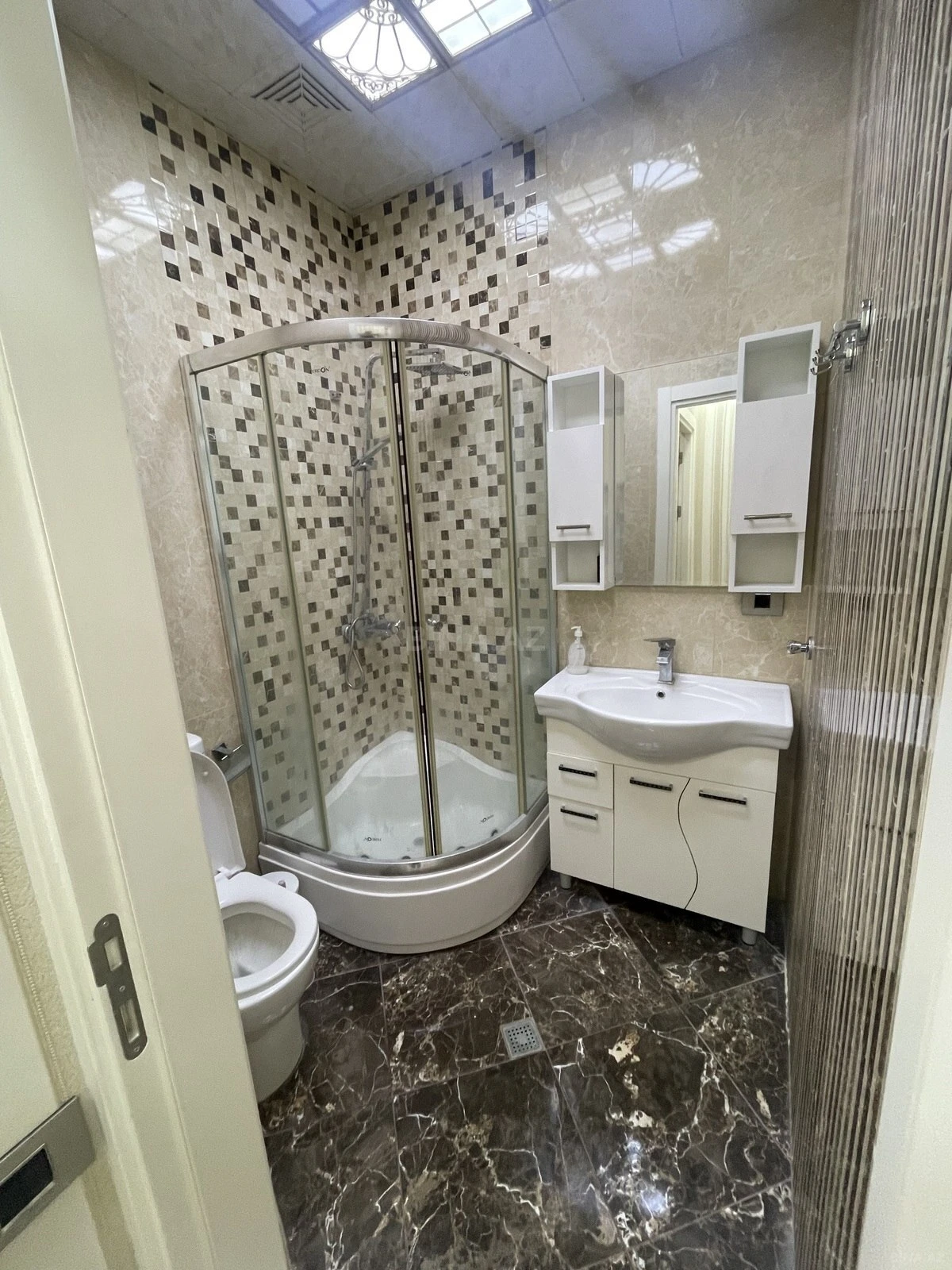 Kirayə verilir 2 otaqlı mənzil 120 m²