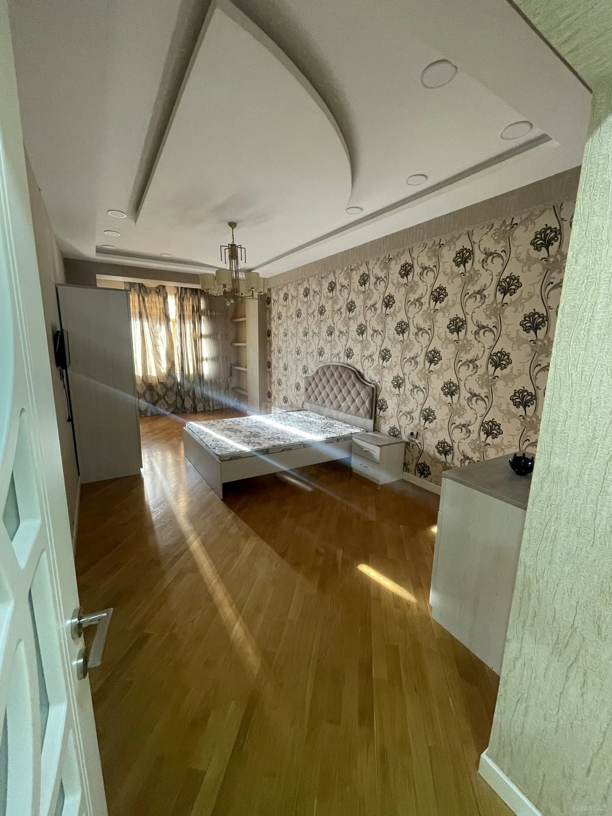 Kirayə verilir 2 otaqlı mənzil 120 m²