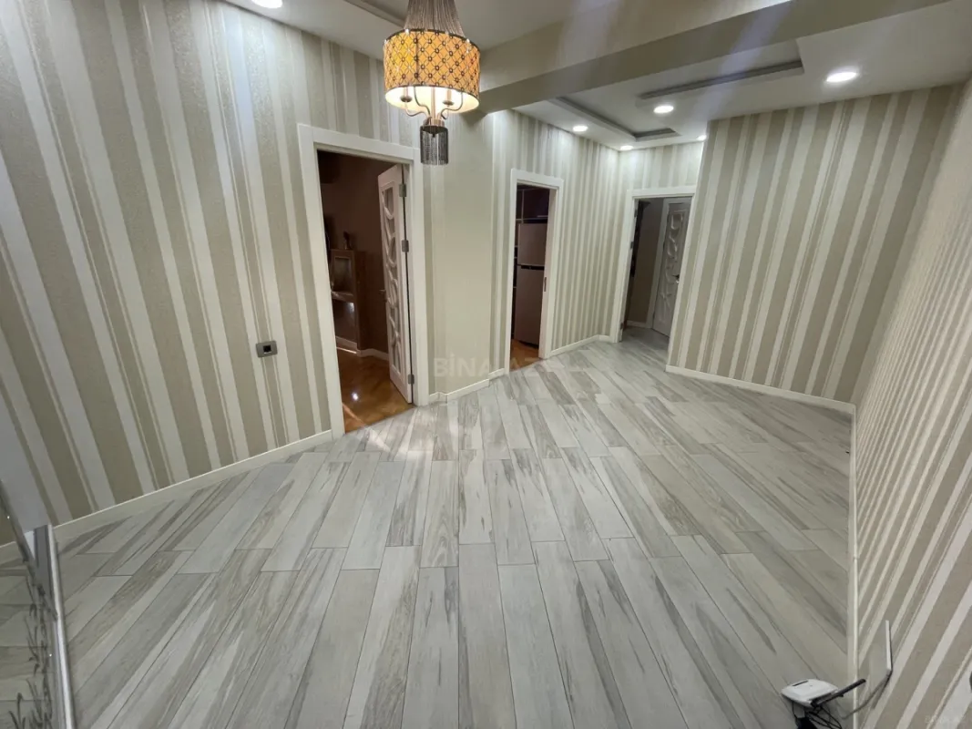 Kirayə verilir 2 otaqlı mənzil 120 m²