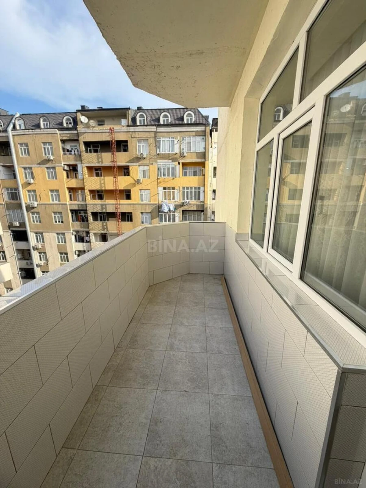 Satılır 2 otaqlı mənzil 91 m²