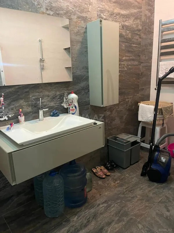 Satılır 3 otaqlı mənzil 170 m²