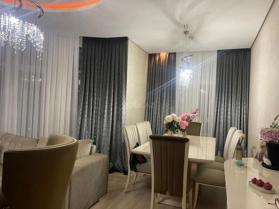 Satılır 3 otaqlı mənzil 170 m²